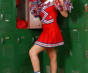 Bigbusted tiener Cheerleader